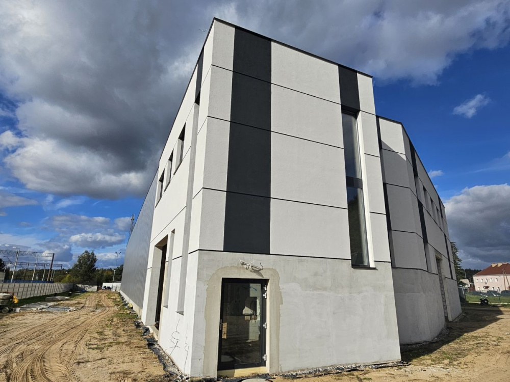 Hala Z Zapl. Soc.-Biur. - 13670314