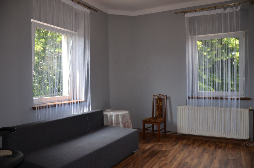 Mieszkanie 4-Pokojowe W Centrum Miasta - 13900314