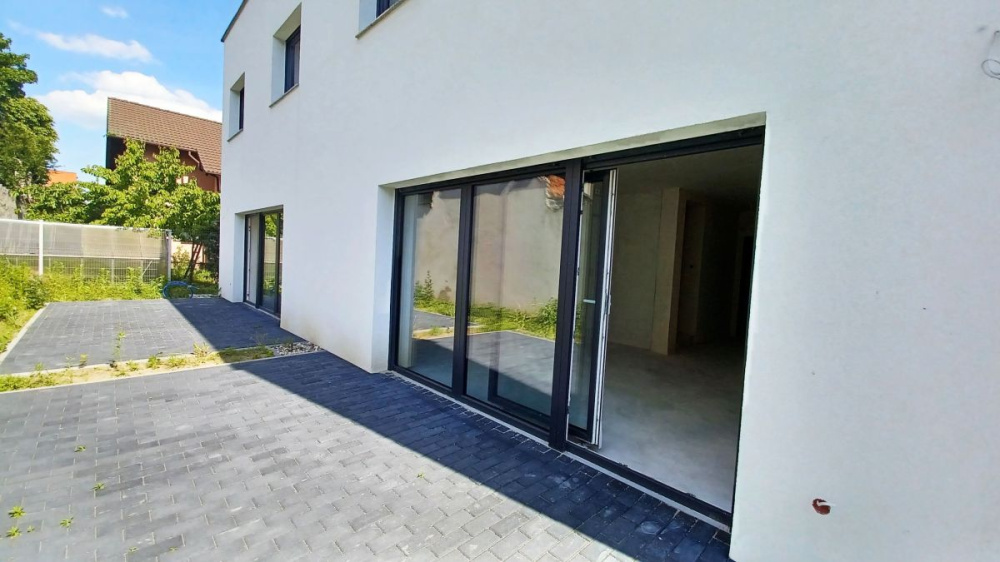 Segment W Domu Dwurodzinnym W Centrum Miasta - 14030314