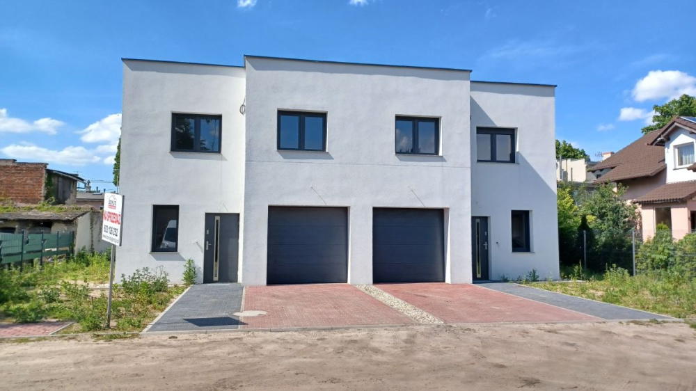 Segment W Domu Dwurodzinnym W Centrum Miasta - 14030314