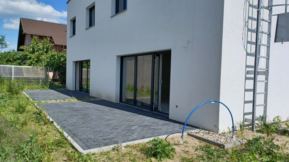 Segment W Domu Dwurodzinnym W Centrum Miasta - 14030314