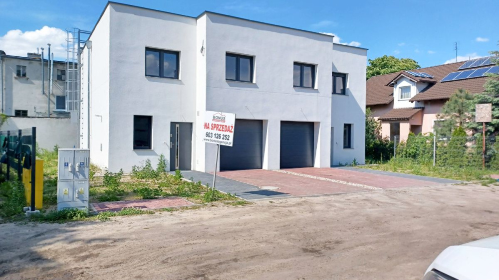 Segment W Domu Dwurodzinnym W Centrum Miasta - 14030314