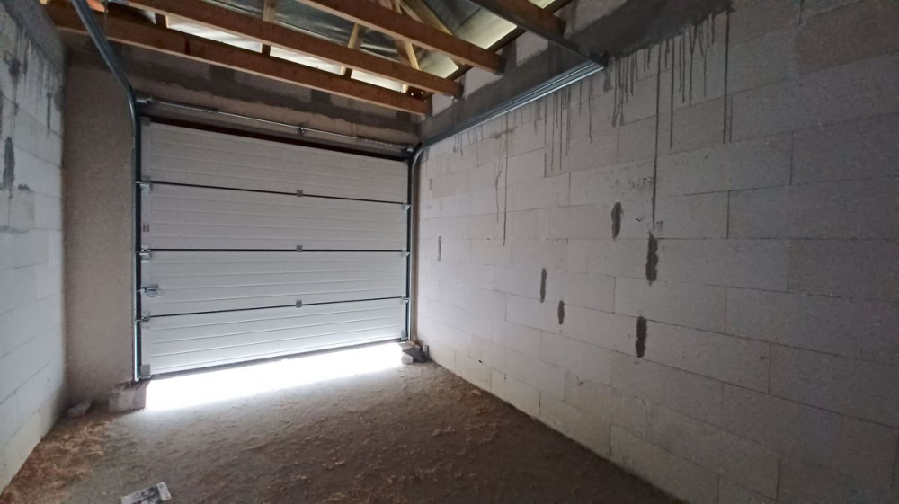 Dom W Stanie Surowym ZamkniĘtym W PŁotach - 15470314