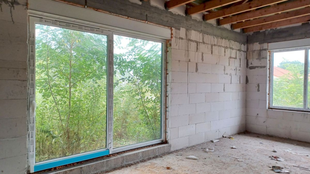 Dom W Stanie Surowym ZamkniĘtym W PŁotach - 15470314