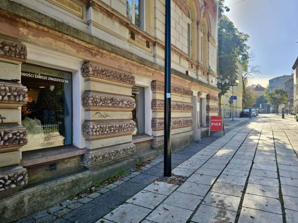 Lokal użytkowy w ścisłym centrum - 15490314