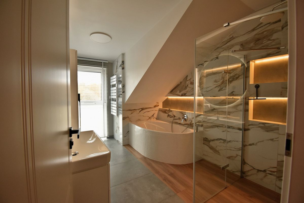 Nowy Dom Z Ogródkiem - 15870314