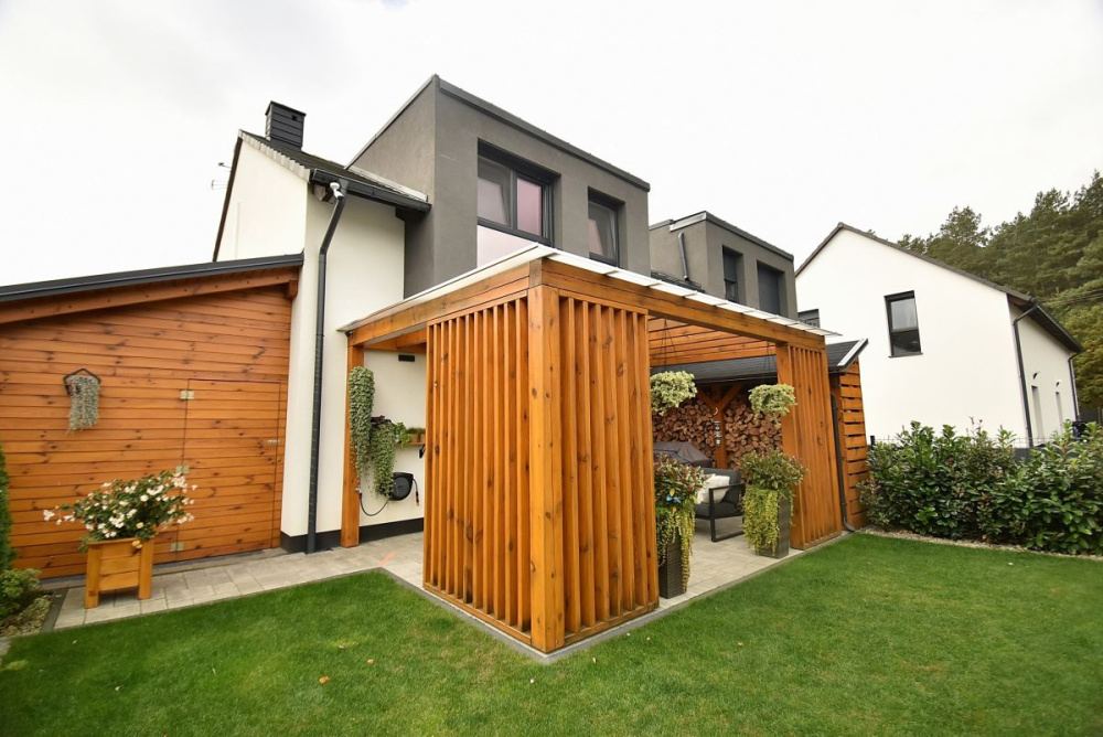 Nowy Dom Z Ogródkiem - 15870314