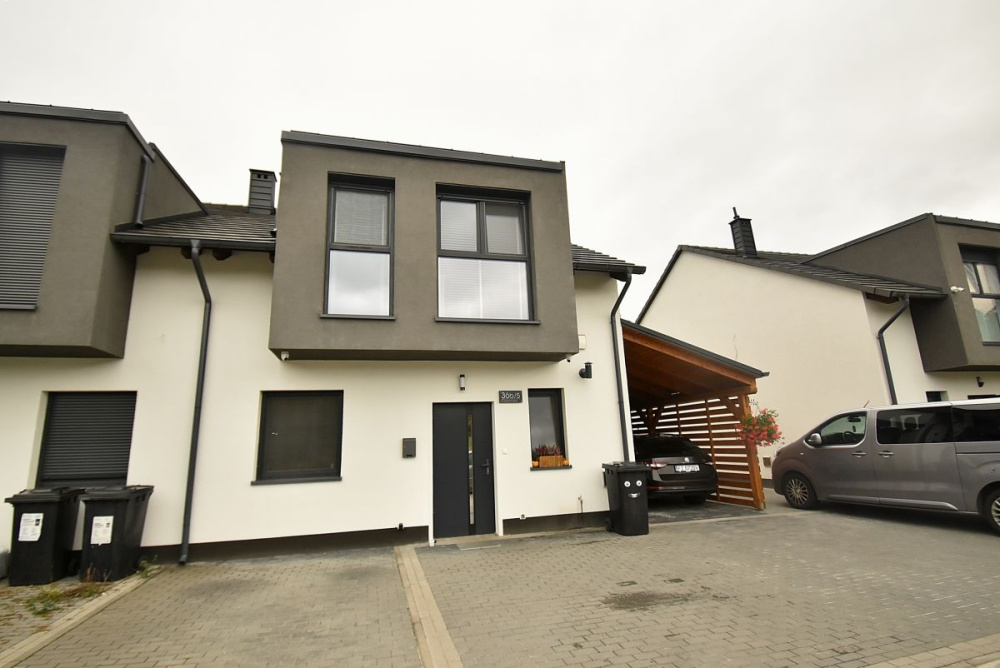 Nowy Dom Z Ogródkiem - 15870314