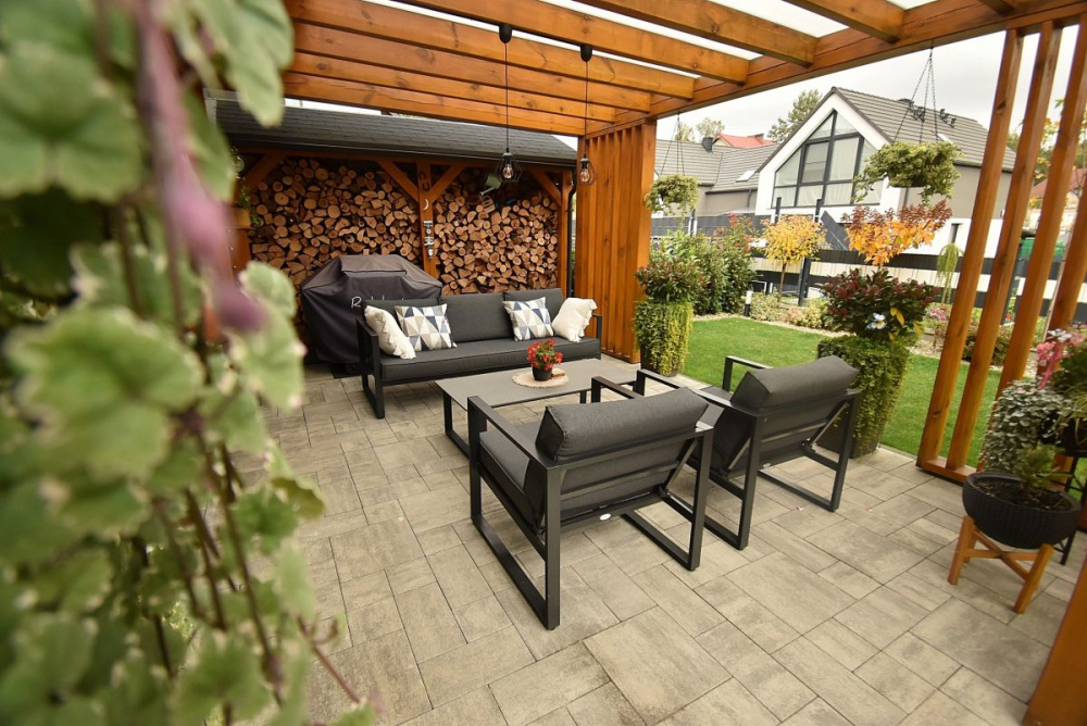 Nowy Dom Z Ogródkiem - 15870314