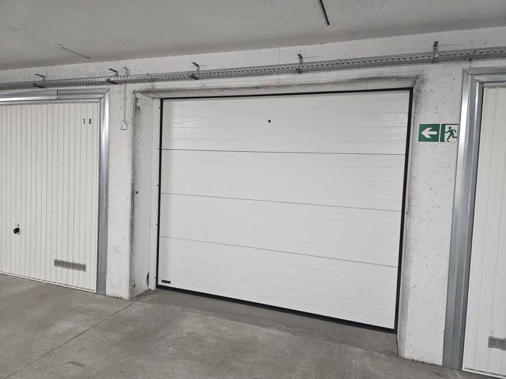 Garaż dwustanowiskowy w podziemnej hali - 15880314