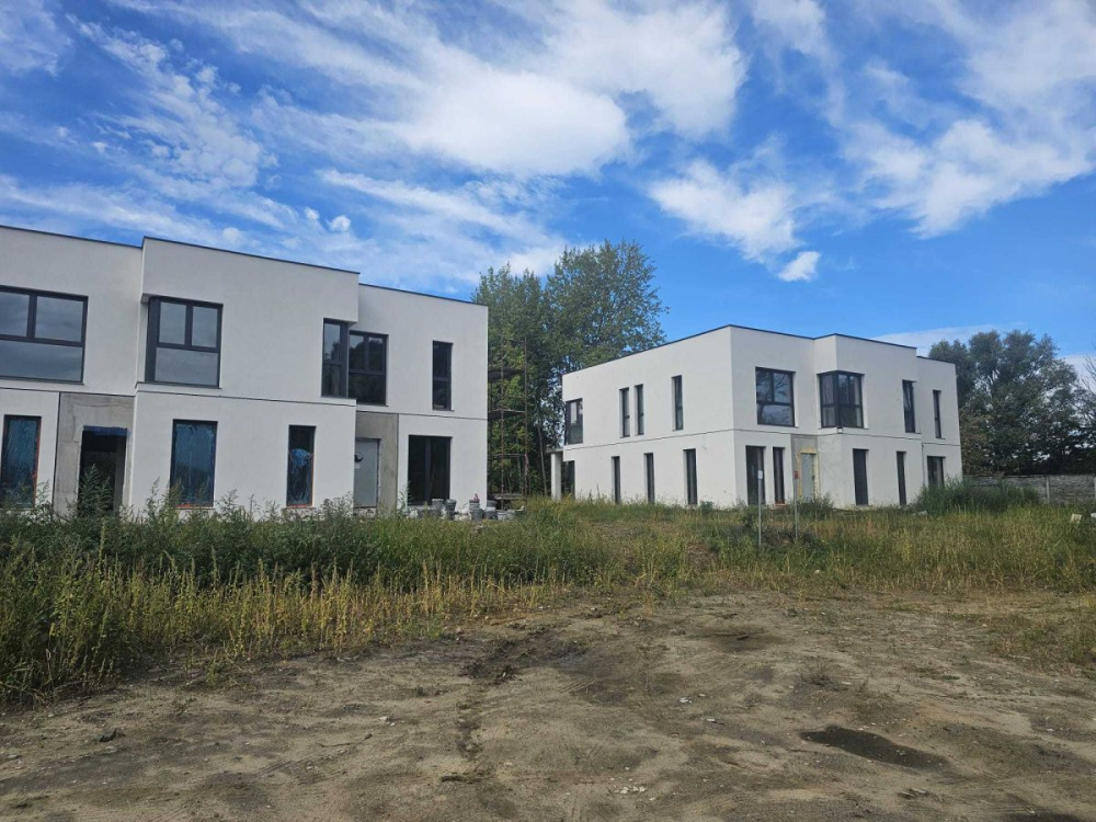 Atrakcyjne domy w malowniczej okolicy - 16010314