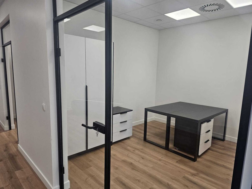Lokal użytkowy w ścisłym centrum - 16190314