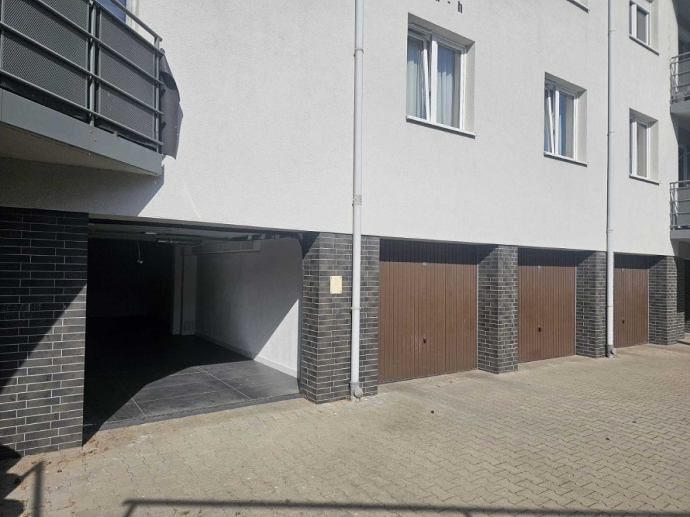 Garaż trzystanowiskowy na os. Zdrojowym - 16210314