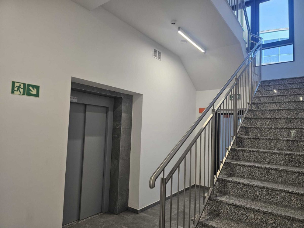 Komfortowy apartament w sercu miasta - 16240314