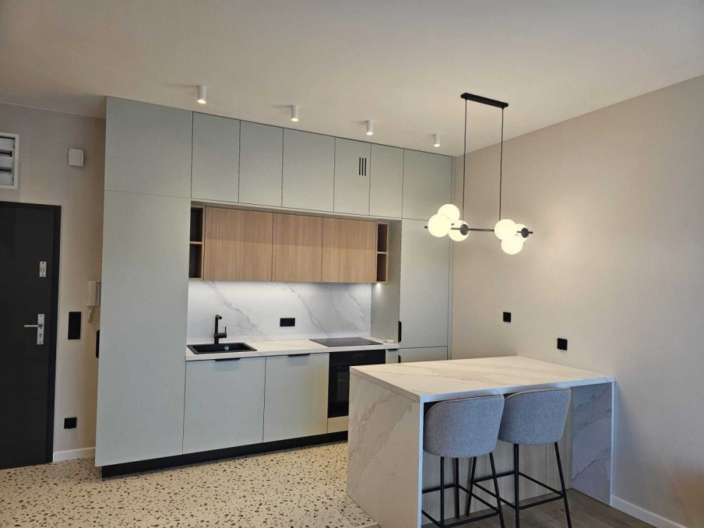 Komfortowy apartament w sercu miasta - 16240314