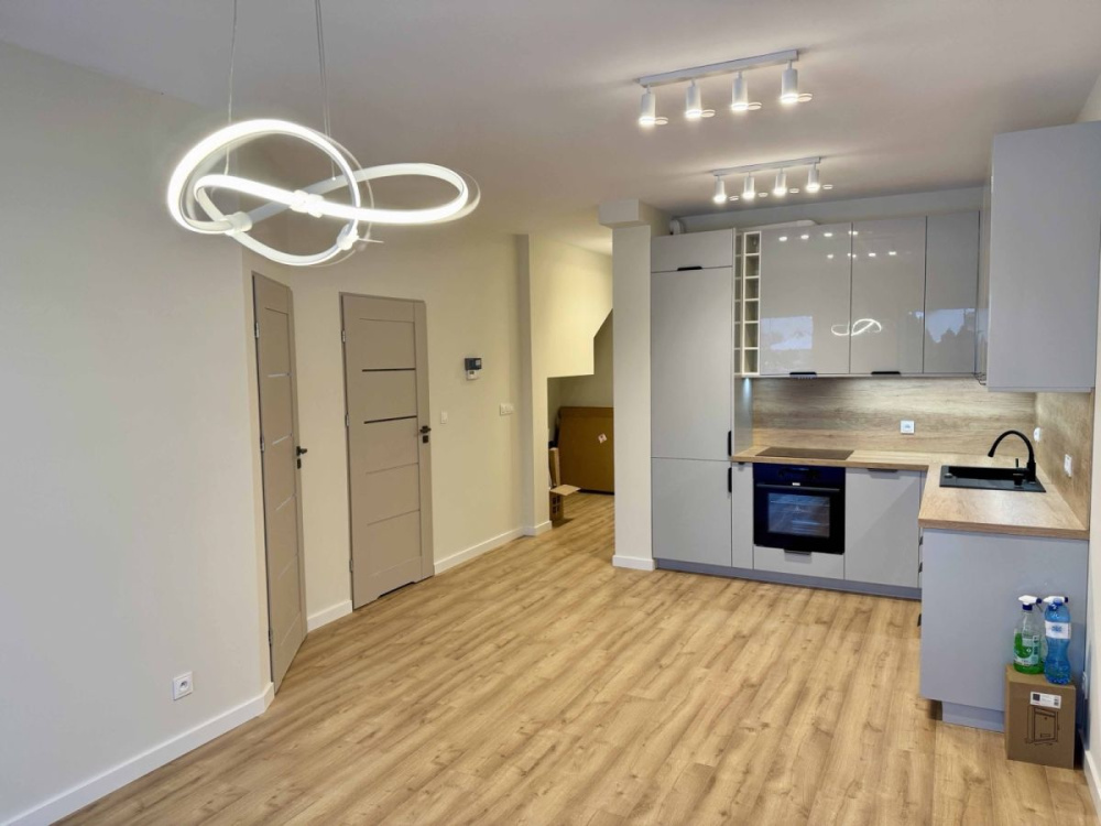 Atrakcyjny Apartament na Kameralnym Osiedlu - 16250314